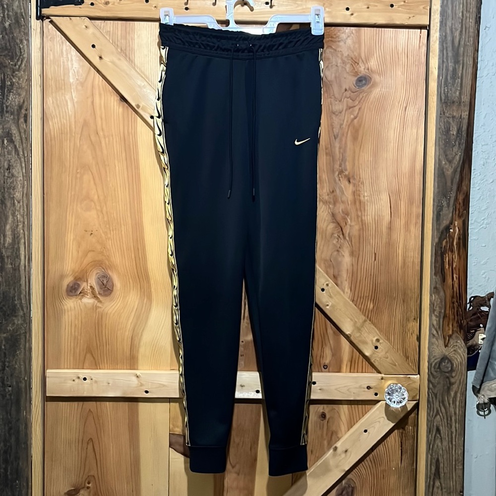 Nike Black/Metallic Gold Sweatpants Jogger Logo
Swoosh Side Stripe size small